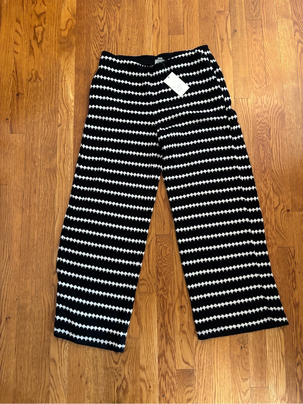 a new day Black and cream knit pants